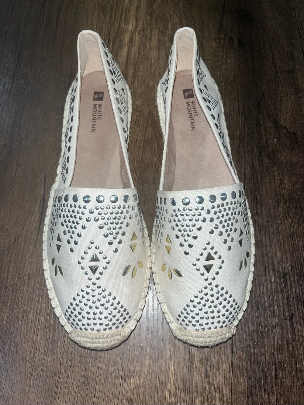 White Mountain Cream Espadrille Flats with Silver and Gold Stud Details size 8M